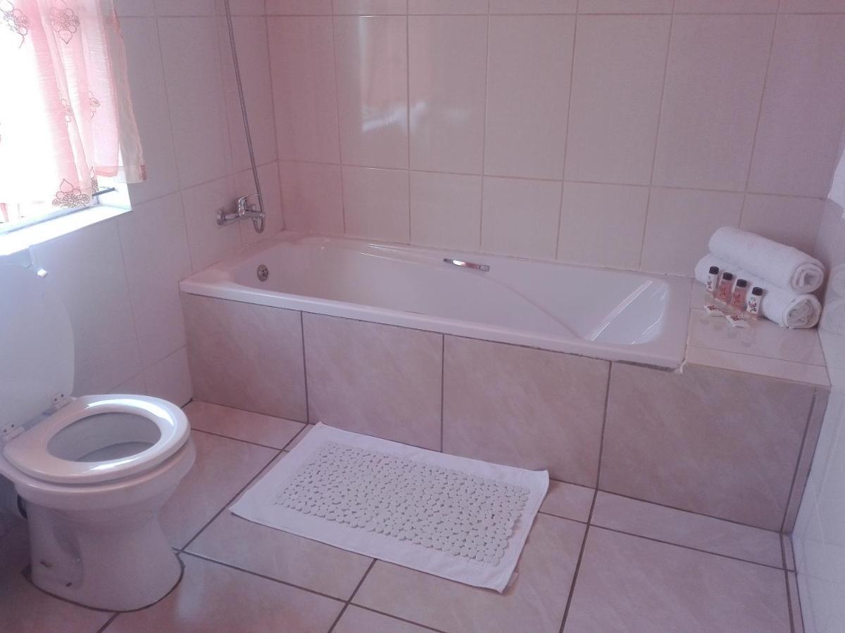 Joezebel Guesthouse Mogwase Extérieur photo